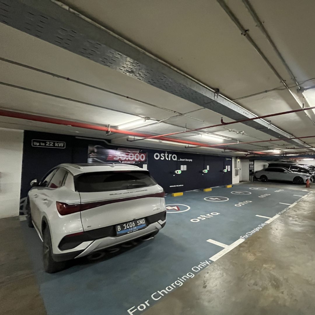 EV charging station di parkiran Autograph Tower Thamrin Nine lantai P1 Jakarta CBD